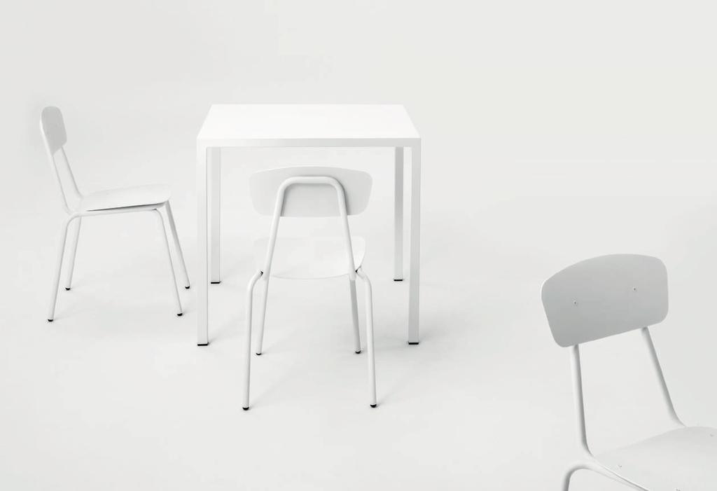 SIMPLE OUTDOOR Made of aluminium and steel, the chair is particularly light and therefore easy to
