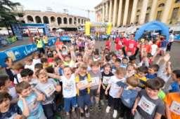 La corsa si è disputata con percorso attorno ai giardini di Piazza Bra, novità 2017 è stato un apripista d eccezione: l ultramaratoneta