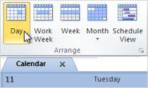 Personalizzare la visualizzazione del calendario 1 Cambiare la visualizzazione del calendario Outlook: selezioni una vista Google Calendar: cambi la visualizzazione del calendario In Calendar, nella