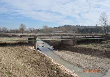 tubi sotto ponte