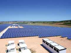 dal 200 per il settore dell'energia solare fotovoltaica. Da allora abbiamo fornito ai nostri clienti più di 36.000 inverter, 23.300 monofase e 2.