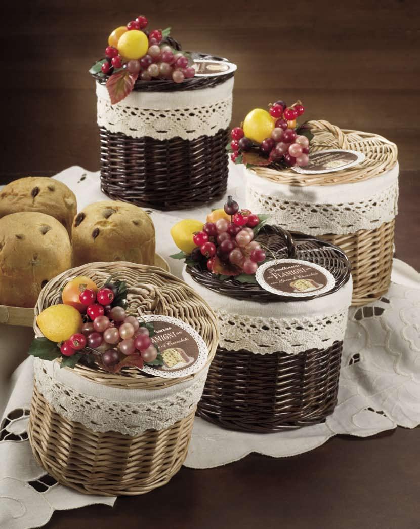 Mini panettoni al cioccolato in cestino rivestito di stoffa con pizzo in 2 colori assortiti Art.