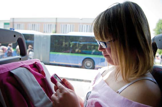 valentina Un sms e si parte: destinazione casa. Per Valentina prendere l autobus dopo la scuola è ormai un abitudine. Oltre che un segno di autonomia.