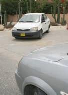 Aki un Toyota Yarisa a bay subi caminda pa bay direccion Santa Cruz, pero no a duna preferencia n e trafico cu