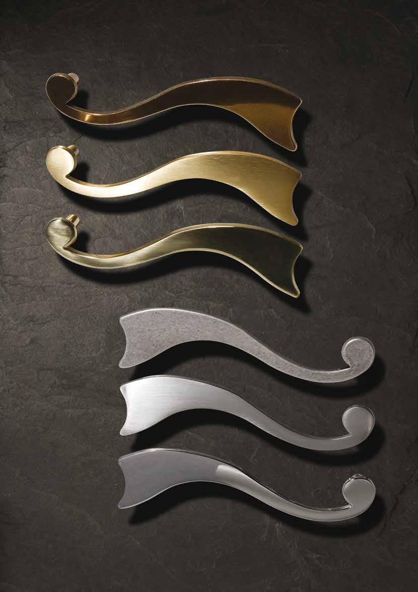 I componenti di questa collezione sono stati progettati per essere utilizzati singolarmente o in combinazione tra loro. The DOMINO series is a brass-line on exclusive design by BRL Metal Design.