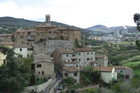 Anno XCVII (2017) n. 4 625 Panorama di Montecerboli (a sinistra) e Larderello (a destra), frazioni di Pomarance (Pisa) (Wikimedia Commons).