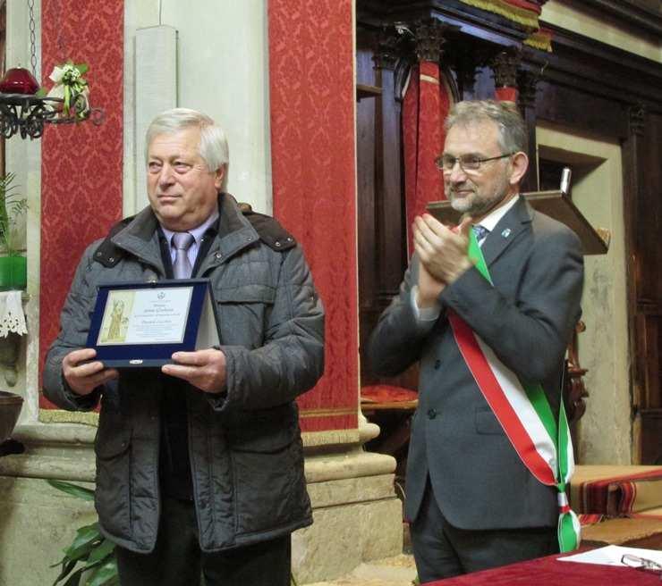 Anno 2017 Premio Santa Giuliana a Daniele Cecchin Dal 1981 instancabile Presidente della Pro Loco di Busche, ha sempre svolto il suo incarico con passione.