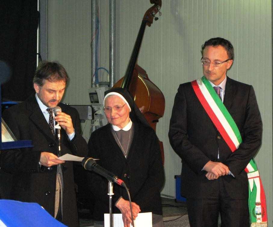 Anno 2011 Premio Santa Giuliana a Suor Lamberta Molon Insegnante di Scuola materna che per molti anni, con amorevole dedizione, ha