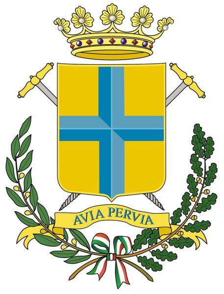 Lo stemma della Città di Modena è costituito da uno scudo sannitico di color oro con una croce azzurra (di norma gheronata in modo da avere un effetto tridimensionale ) dietro cui vi sono due