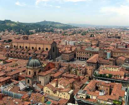 Informazioni territoriali e demografiche Territorio comunale 140,85 kmq Centro storico 4,51 kmq Zona a Traffico Limitato (ZTL) 3,20 kmq Isole pedonali permanenti (non comprensiva di fabbricati) 0,11