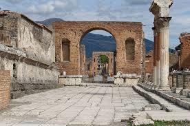 Pompei Partenza in autobus dall Hotel per una visita guidata attraverso uno dei siti più affascinanti al