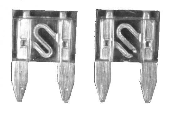 Se i tppi delle cndele vengono dnneggiti, possono emettere scintille. Le scintille possono ccendere i vpori del crburnte sotto l clndr del motore.