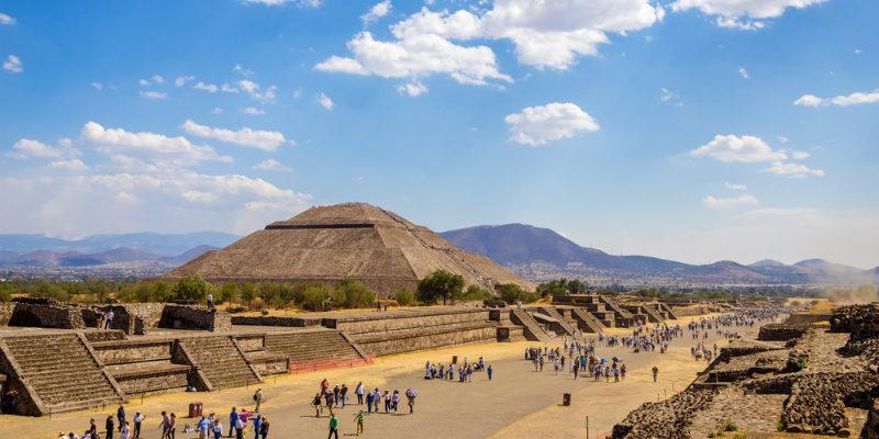 Teotihuacan, tutto quello che devi sapere per visitare il sito archeologico Storia e curiosità su Teotihuacan, il misterioso sito archeologico messicano a circa 50 km da Città del Messico.