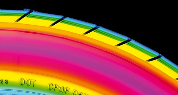 nel settore dell elettronica grazie alla nuomateriali molto scuri come i pneumatici in va camera streaming 3D di SICK.