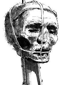 Il cadavere viene impiccato e la testa viene infilata su un palo esposto davanti all abbazia di Westiminster.