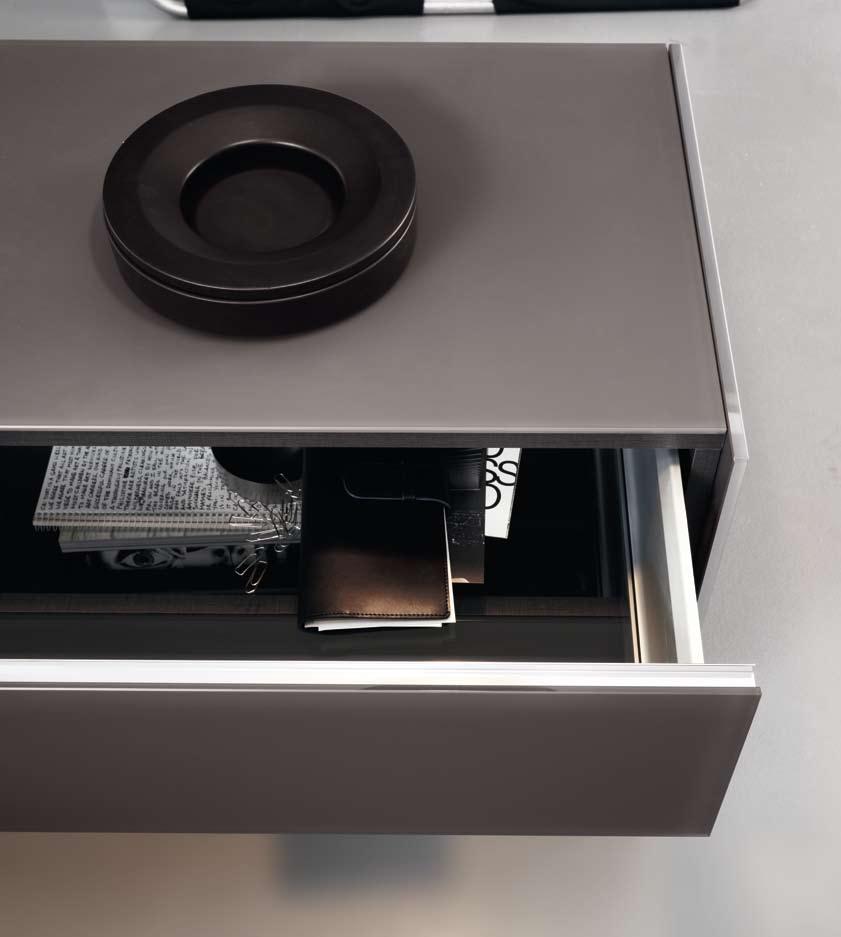Un vassoio porta cancelleria in alluminio è applicabile al cassetto del mobile Air Unit U03.