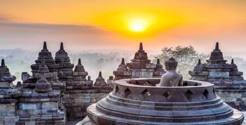 03:30, trasferimento verso Borobudur Temple e visita del tempio all alba.