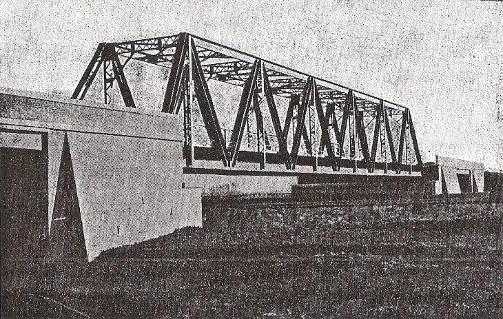 Foto del periodo tra il 1947 e il 1967 del ponte sulla Fossetta Mantovana (poi diventato Canal Bianco) al km 2+876,59 Di questo ponte si hanno solo 2 foto del 1934 subito terminata la