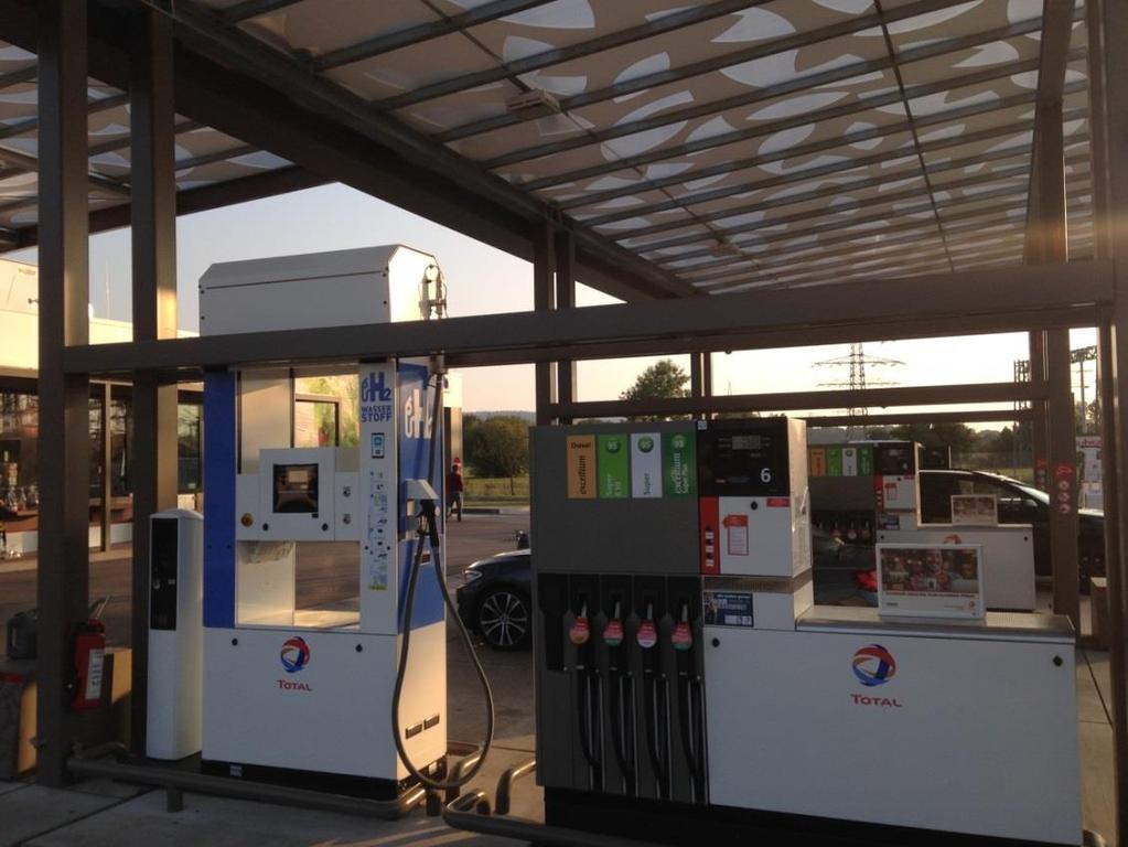 Stazione di servizio multicombustibile di Karlsruhe con distributore di idrogeno e sistema Re-SOC di Sunfire.