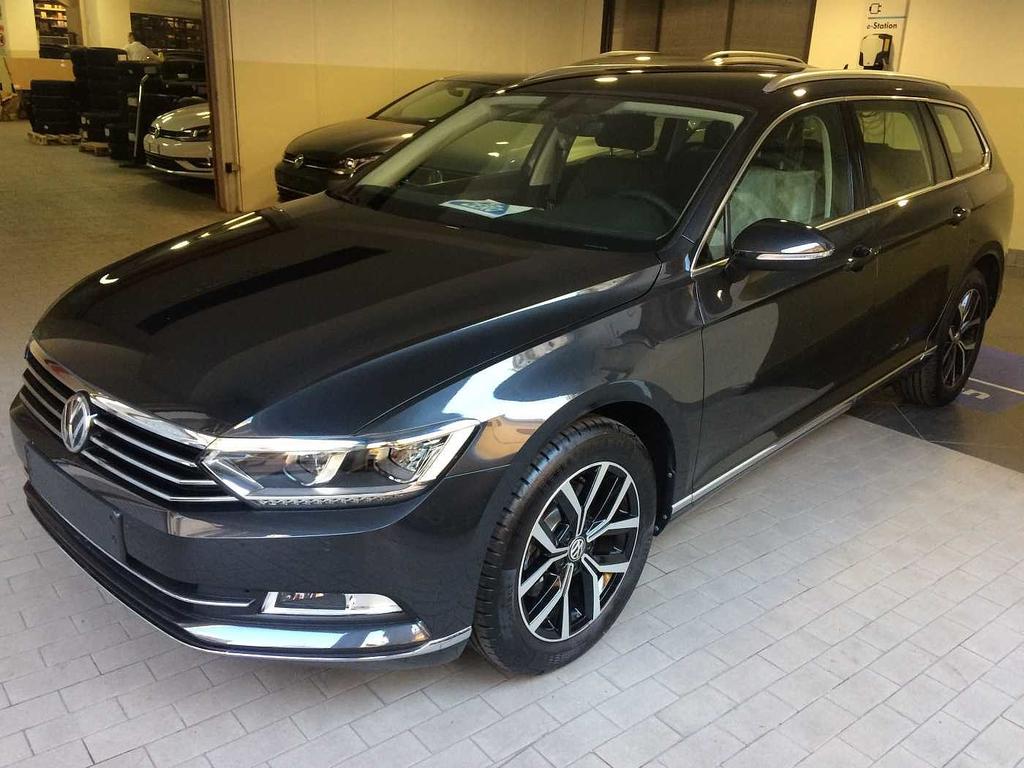 Volkswagen Passat 8ª serie 2.0 TDI Executive BlueMotion Technology Passat 8ª serie Immatricolazione: 9/ 2018 KM: 30 Colore: metallizzato Carrozzeria: Berlina Cilindrata: 1968 Prezzo: 29.