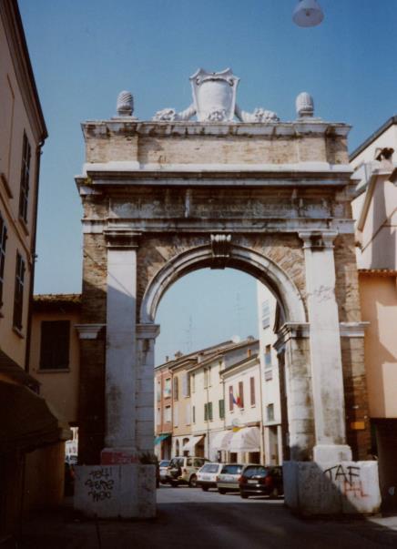 Porta Ravegnana Venne realizzata nel 1785 su progetto dell architetto Camillo Morigia