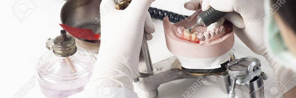 apparecchi di protesi dentaria, su modelli forniti da professionisti sanitari abilitati.