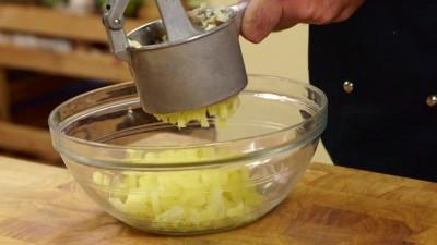 Preparazione 1 Per preparare i tortelli di patate