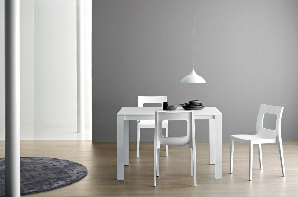 Sedia Lucy Sedia in polipropilene bianco E1 White polypropylene E1 chair Tavolo Simple Struttura verniciato Bianco
