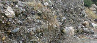 Successivamente in corrispondenza del Torrente Griffo, si incontrano depositi ciottolosi sabbiosi di conoide alluvionale (foto 2).
