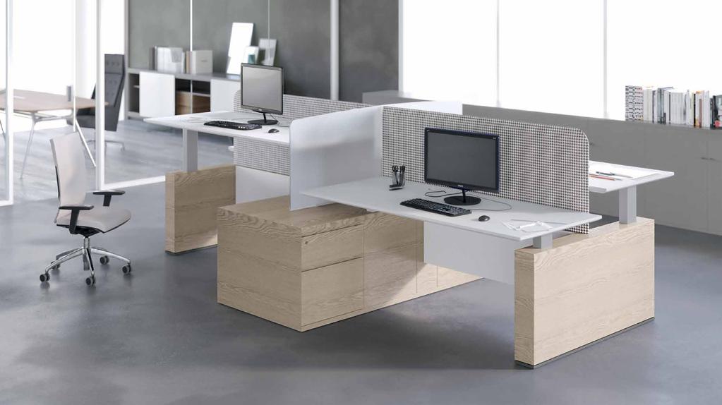 PERSONAL WORKSTATION Evolution Life, cassetiera e portafile in nobilitato, piani in laminato, pannelli schermo in tessuto.