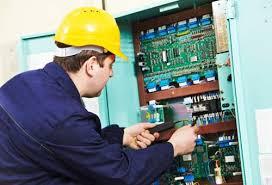I REQUISITI: manutenzione Le operazioni di manutenzione devono poter essere effettuate quando l attrezzatura di lavoro è ferma.