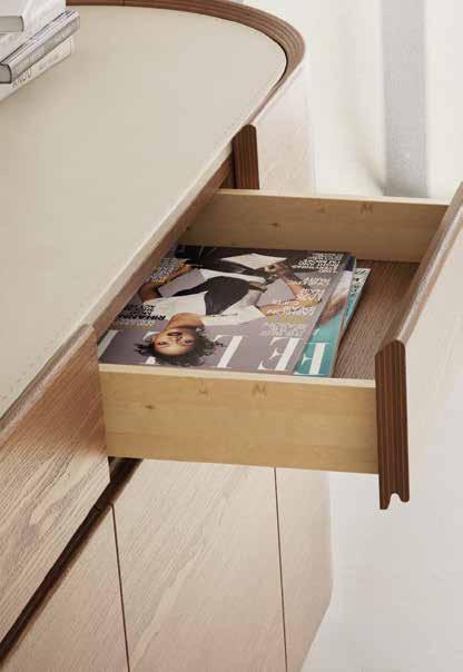 Particolare credenza cassetto aperto con vista