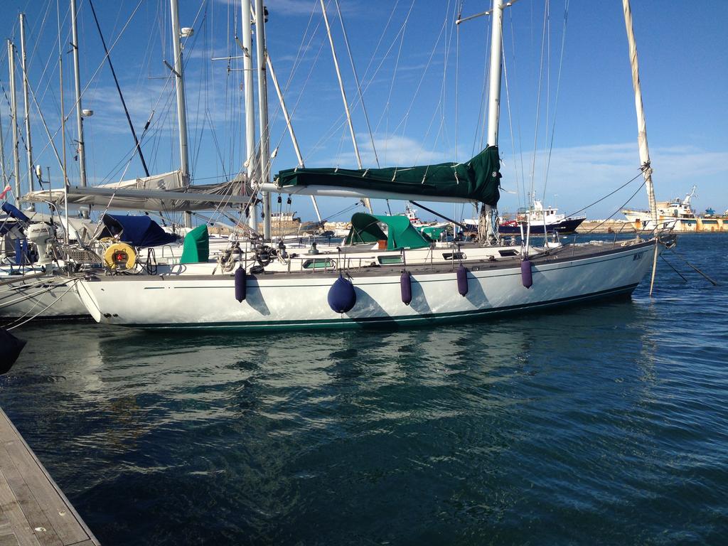 +39 3351020980 SOLARIS 57 ESMERALDA YEAR: 1993 FLAG: ITALIANA LOCATION: SICILIA CURRENT PRICE: 250.