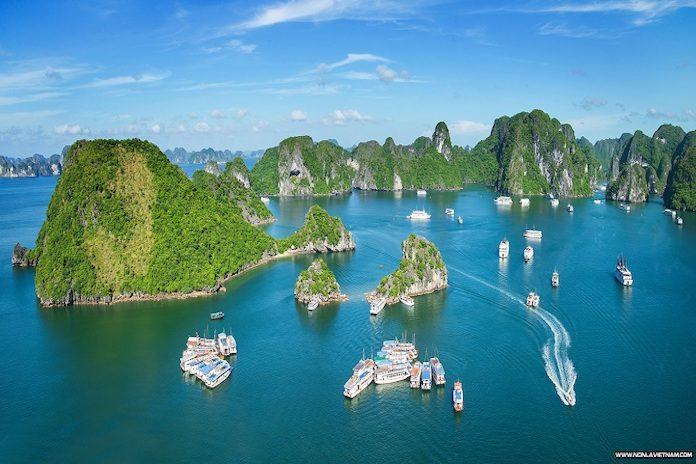 VIETNAM E CAMBOGIA VIETNAM E I TEMPLI DI ANGKOR Hanoi Halong Bay Hoi An Danang Ho Chi Minh Delta del Mekong Angkor Wat Siem Reap Partenze garantite il mercoledì con guida in italiano Maggio 15,