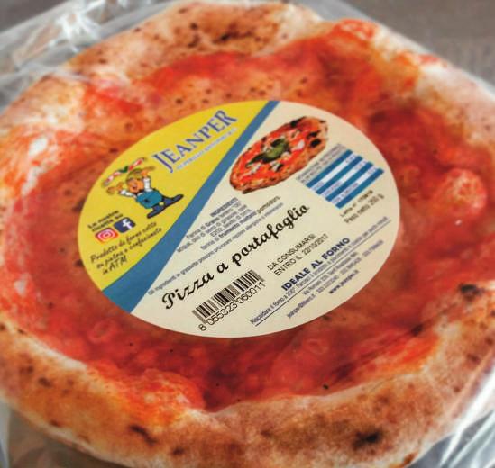 Le basi pizza La Base Rossa Dicono che le foto non sempre rendono giustizia. Nel caso delle nostre pizze hanno ragione.