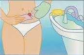 Come si compie la corretta igiene della stomia Per prima cosa si ricordi di lavare le mani prima di ogni procedura Si procuri tutto il materiale