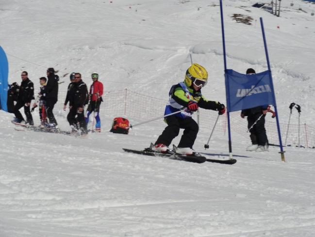 in collaborazione con: TROFEO PIA GRANDE E GARA DI FINE CORSO per bambini del corso sci e snowboard APRICA loc.