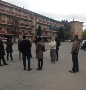 Figura 5: Fotografie raffiguranti alcuni dei partecipanti alla passeggiata partecipativa nelle aree del quartiere Sant Anna interessate dalle operazioni PIU Lucca - Quartieri Social Sant Anna Seconda