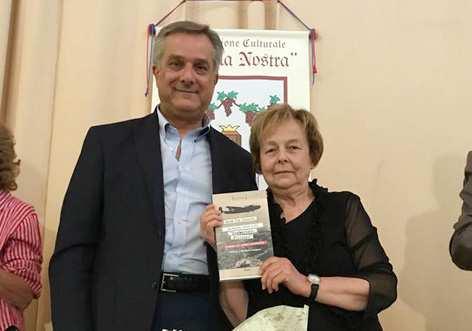 4 di 5 08/06/2017 14:20 BOMBARDATE BELLISIO Erano in tanti sabato 3 giugno a Bellisio Solfare per la presentazione del libro di Anna Pia Ceccucci "Operation