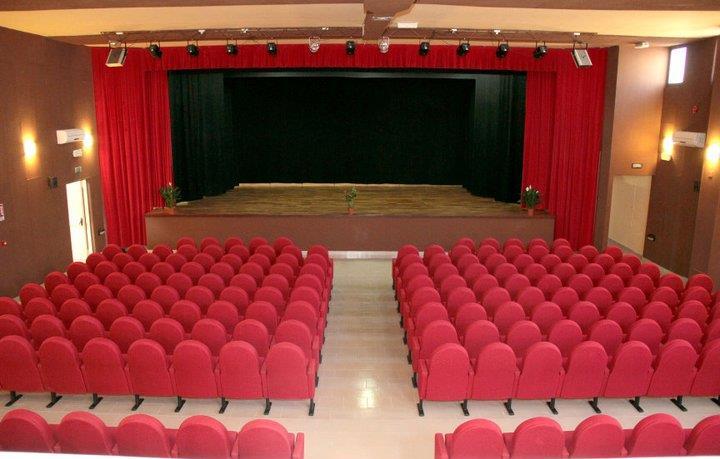 6 Teatro comunale di carosino Via Vittorio Veneto Carosino (Taranto) Palcoscenico: * profondità mt.