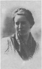 Nel 1975, per decisione del Collegio dei Docenti, l Istituto è stato intitolato a Cecilia Deganutti, nata a Udine nel 1914, maestra e crocerossina, martire per la libertà dal nazifascismo, morta il