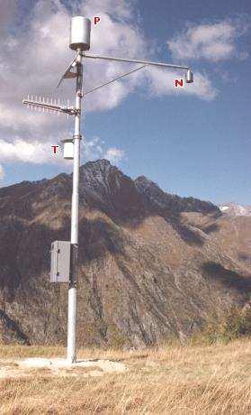 Monitoraggio meteorologico Stazione meteorologica postazione costituita da diversi sensori, per l acquisizione di dati relativi a: precipitazioni piovose (pluviometro) precipitazioni nevose