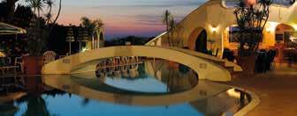 Sun & Relax: Due piscine termali di cui una coperta con ingresso esterno, solarium attrezzato con ombrelloni e sdraio.