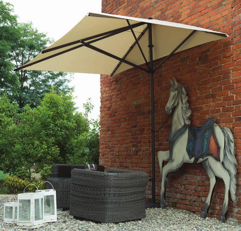 Wall Wall è la rivisitazione di un ombrellone classico. La forma particolare permette di addossare il palo al muro, in modo che una volta chiuso l ombrellone non occupi spazio.