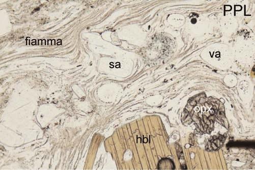 Alcuni fenocristalli presenti nel magma al momento dell eruzione possono essere fratturati durante l eruzione esplosiva.