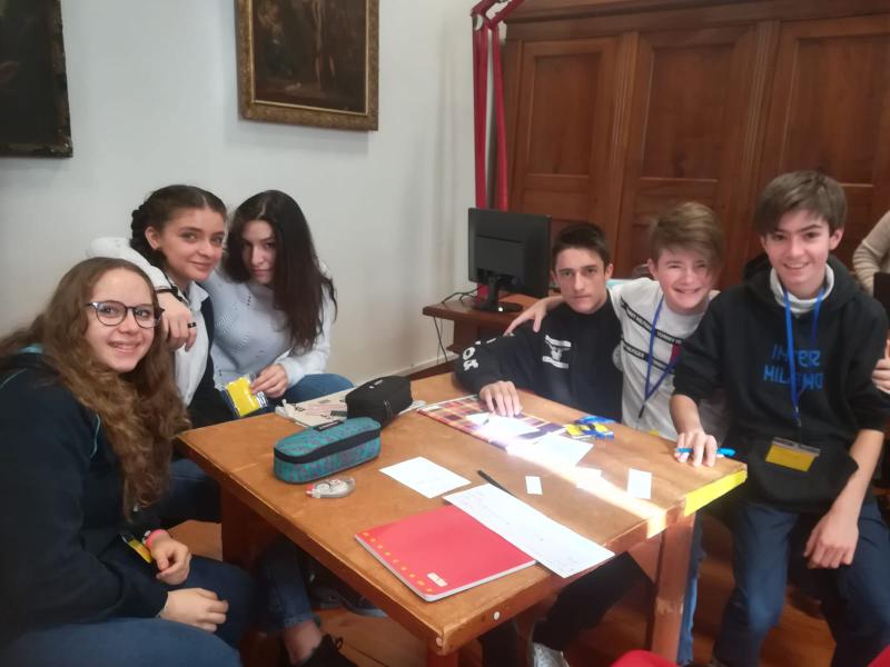 Al Collegio Villoresi giochi e quiz in onore del Pi Greco Day 5 Il gruppo dei Gialli dei ragazzi di terza media Ciascun gruppo doveva puntare a chiudere la prova nel più breve tempo possibile e