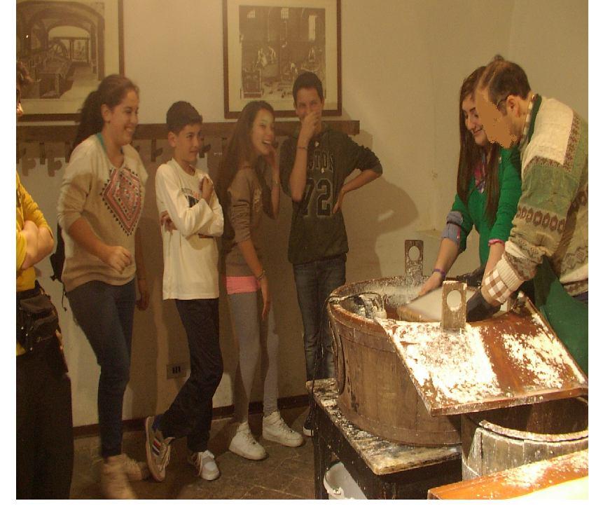 Ferragina e Gargano) aspettiamo gli animatori che ci porteranno a visitare prima la Cattedrale di San Venanzio e poi il Museo della Carta e della