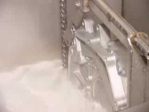 Un trattamento di lavaggio che utilizza soluzioni liquide necessita di un contatto profondo e turbolento tra il detergente ed il contaminante