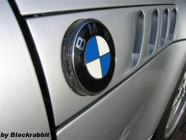 Blackrabbit s BMW Project Z8 Style Lo scopo del progetto, è quello di eliminare le frecce laterali originali, incorporandole nelle branchie laterali, come nell ammiraglia Z8, inserendole sotto lo