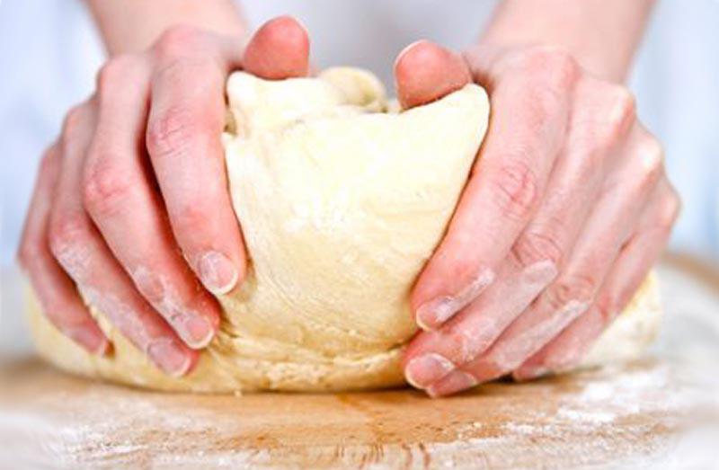 Attività! Un pane da offrire I ragazzi, dopo aver letto il Vangelo delle tentazioni, visitano uno stand che corrisponde a una tentazione: TENTAZIONE DEL PANE.